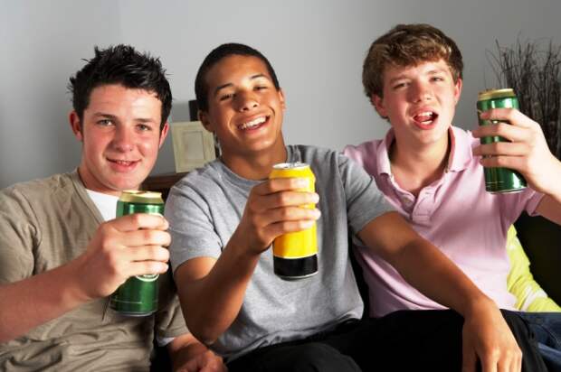 www.sheknows.com-Teen_drinking