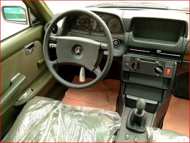 Новенький законсервированный Mercedes-Benz E-class W123 W123, e-class, mercedes, mercedes-benz, олдтаймер