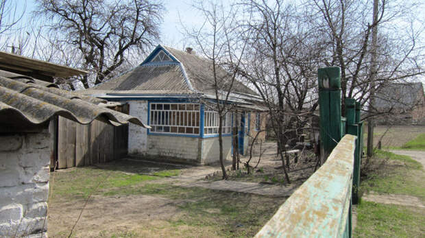 Так выглядел дом в 2011 году. Фото здесь и далее: из форум-ленты «Дом в селе+управление хозяйством через интернет» на www.stroimdom.com.ua Так выглядел дом в 2011 году. Фото здесь и далее: из форум-ленты «Дом в селе+управление хозяйством через интернет» на www.stroimdom.com.ua деревня, технологии