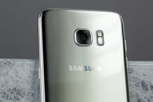 Samsung Galaxy S7 edge крупно