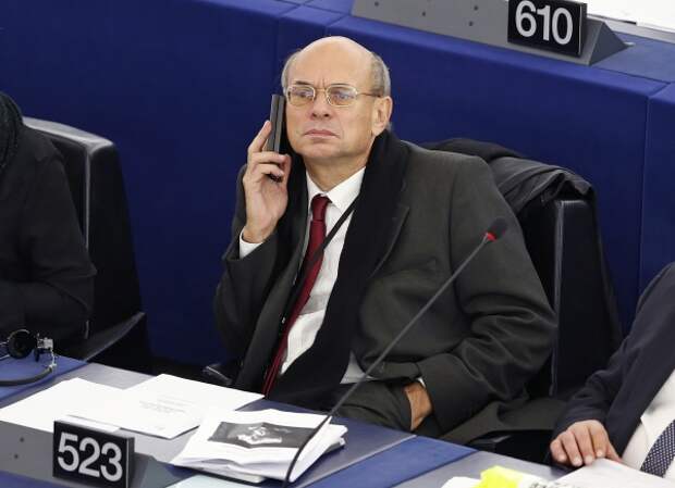 Евродепутат назвал смену власти на Украине госпереворотом, подготовленным США Евродепутат назвал смену власти на Украине госпереворотом, подготовленным США
