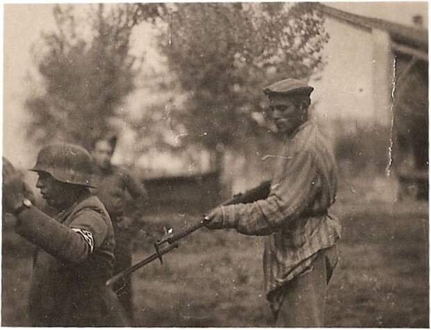 A liberated Jew holds a Nazi at gunpoint
