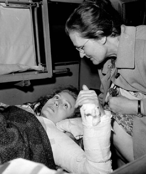 Анна Герман попала в аварию в 1967 году, которая обездвижила ее на 2 года. Анна Герман попала в аварию в 1967 году, которая обездвижила ее на 2 года.