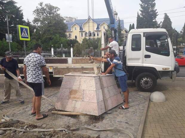 Просто позор - "памятникопад" пришел в Россию (Саркастическая ремарка)