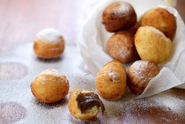 Творожные пончики можно начинить любимым вареньем или кремом