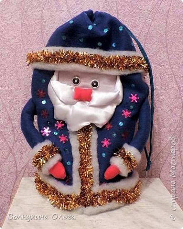 Мастер-класс Упаковка Новый год Шитьё Мешок для подарков в виде Деда Мороза Клей Нитки Пайетки Ткань фото 12