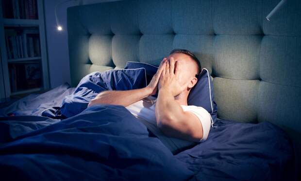 Спазм гортани и судороги: 19-летний парень поел соленых грибов и заразился ботулизмом