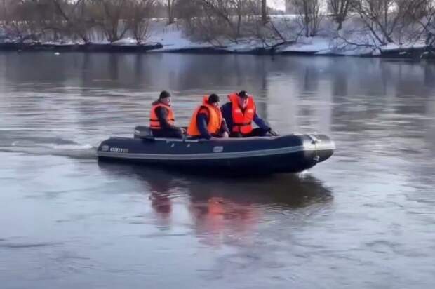 Водолазы нашли тело второго ребенка, провалившегося под лед в Звенигороде