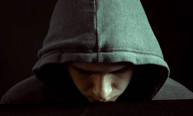 В Северодвинске у кладбища задержали 19-летнего «закладчика» наркотиков