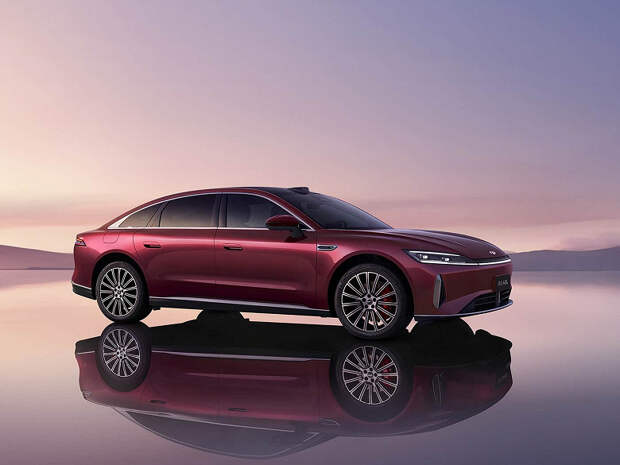Больше Camry, мощнее Camry, роскошнее Camry — и не дороже: флагманский 5-метровый седан Chery Fulwin A9L с запасом хода более 2000 км оценили в 22 тыс. долларов