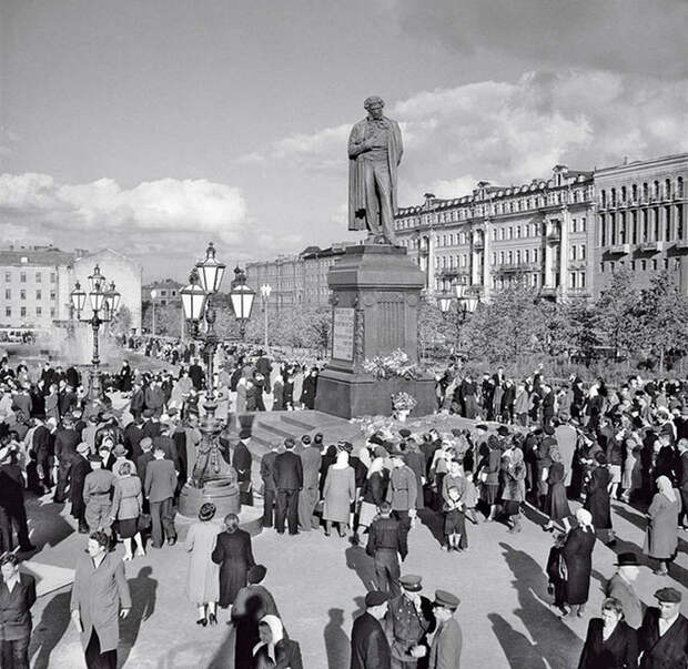 Как раньше передвигали дома в Москве