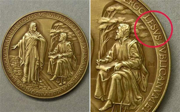 Медальон Святого Франциска с ошибкой