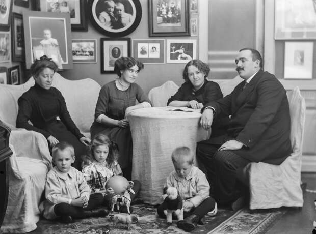 «Крылья орленка» и «конус»: какие прически были в моде в 1910-х