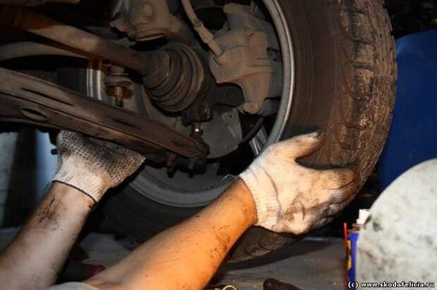 Меняем шаровые опоры на Skoda Felicia