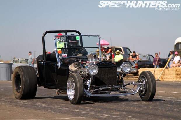 Hot-rod гонки на заброшенном аэродроме в Калифорнии (60 фото)