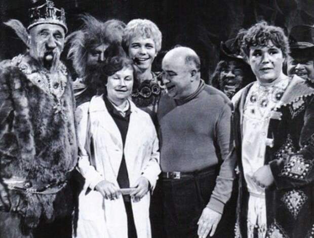 На съемках фильма *Варвара-краса, длинная коса*, 1969 | Фото: kino-teatr.ru На съемках фильма *Варвара-краса, длинная коса*, 1969 | Фото: kino-teatr.ru