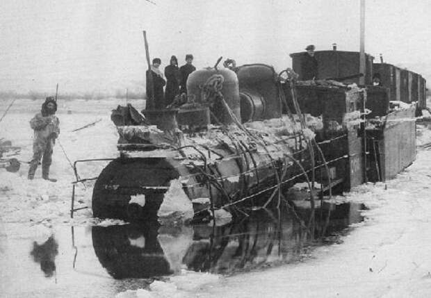 Во время переправы через Амур лед не выдержал и паровоз ушел под воду. Хабаровск. 1905 г. история, события, фото