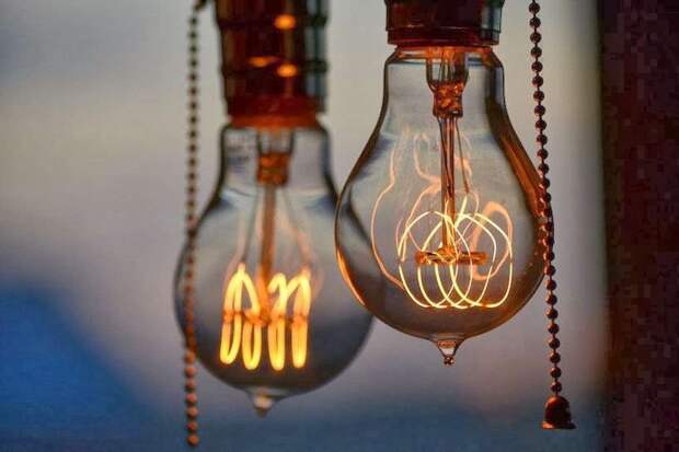 Фото 10 Лофтовая роскошь: обзор лаконичных идей с ретро-лампами Эдисона в интерьере