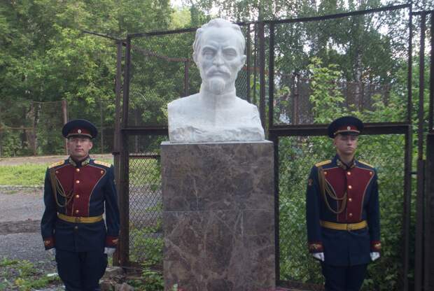 На улице Коммунаров в Ижевске появился памятник Феликсу Дзержинскому