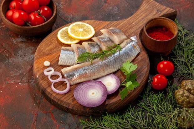 Черви в желудке: жительница Владивостока оказалась на операционном столе после употребления селёдки