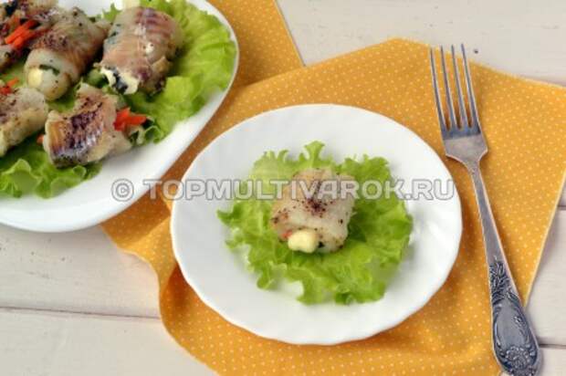 Рулетики из филе минтая с начинкой из брынзы и моркови на пару