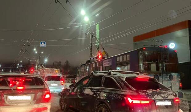 Массовая авария с бензовозом остановила движение в Петрозаводске