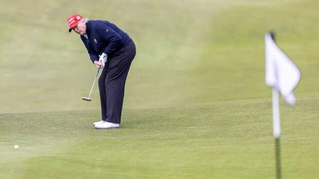 «Будет драка»: Трамп не поехал встречать Зеленского – президент США предпочел игру в гольф