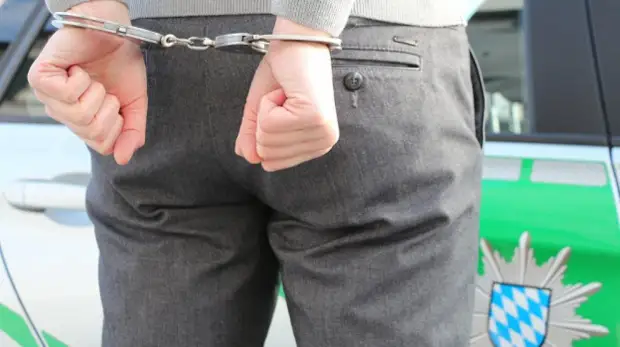 Двух крымчан задержали с крупной партией наркотиков