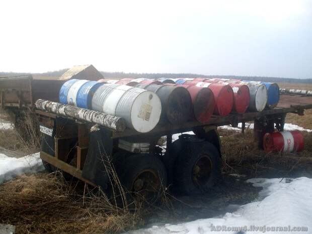 Свалка техники в полях (17 фото)