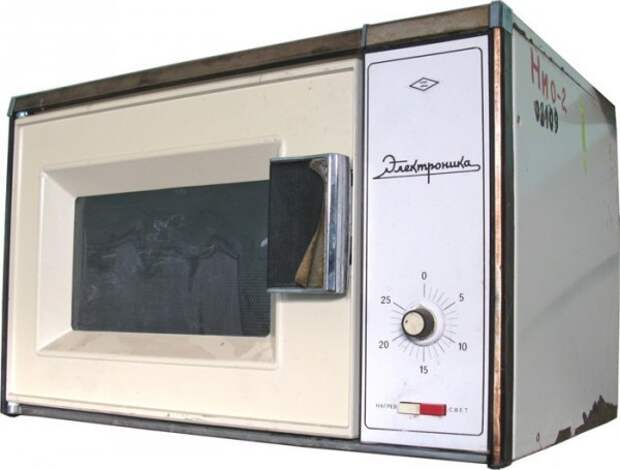 Первые прототипы микроволновки появились в СССР еще в 1941 году, но война на десятилетия отсрочила серийный выпуск этих приборов. Лишь в 1978 году началось производство микроволновых печей