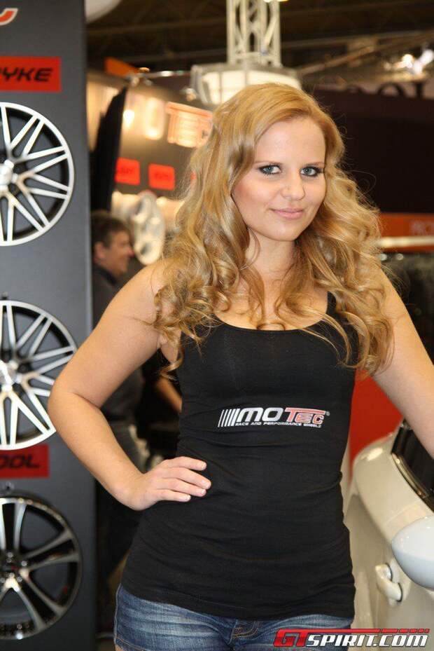 Девушки с автосалона Essen Motor Show (72 фото)