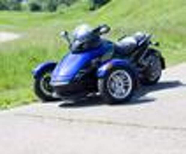 Два колеса - хорошо, а три... Тест-драйв BRP Can-Am Spyder