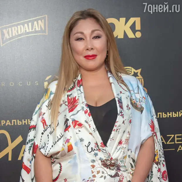 С мамой уютнее: звезды, которые до сих пор живут с родителями