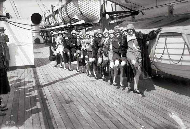 Варьете на палубе пассажирского судна (1926 год) авто, олдтаймер, ретро фотографии, старинные автомобили