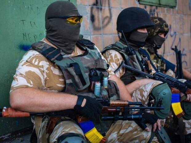 Порошенко хочет запретить ношение балаклав в мирных городах Порошенко хочет запретить ношение балаклав в мирных городах