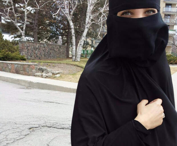 Safira Merriman, a 30-year-old Toronto woman who wears a niqab while in public, says she was assaulted by a stranger last week.