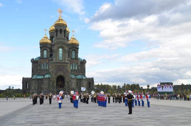 Дневное представление Фестиваля «Спасская башня» впервые прошло у стен Главного храма ВС РФ