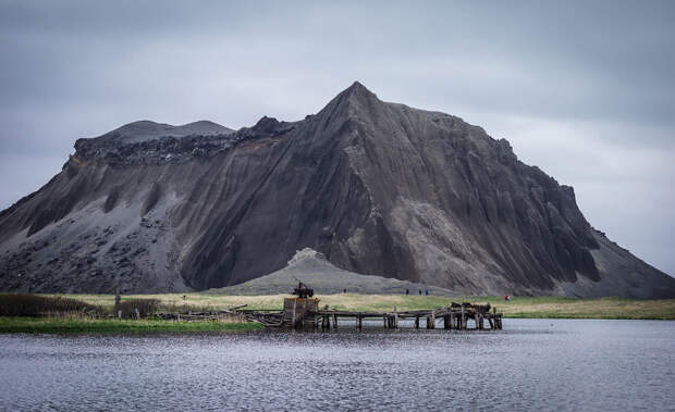 Заброшенный док на Курильских островах Заброшенный док на Курильских островах