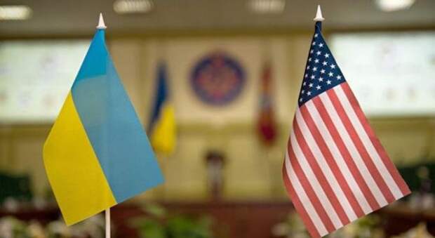 флаги Украины и США На Украине ответили США га слова о предательстве