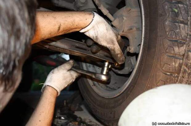 Меняем шаровые опоры на Skoda Felicia