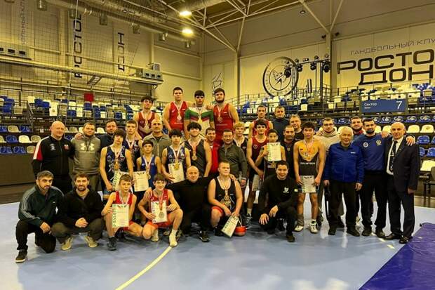 Крымчане завоевали 11 медалей на Первенстве ЮФО по греко-римской борьбе