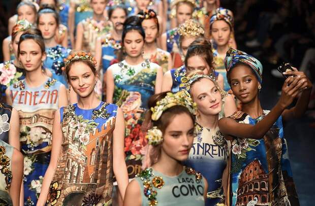 Показ Dolce and Gabbana на Неделе моды в Милане