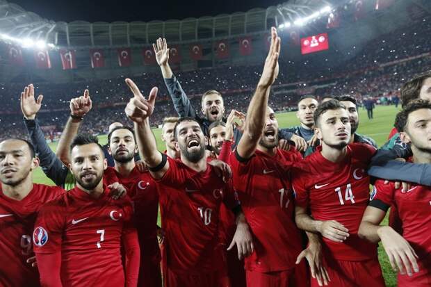 Сборная Турции вышла на Евро-2016, став лучшей среди команд, занявших третьи места в отборочных группах. Предстоящий турнир будет для сборной Турции пятым в истории. Лучшее выступление - третье место (2008)