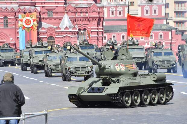 Почему на Красной площади был лишь один танк и какую новинку русских показали на Параде Победы