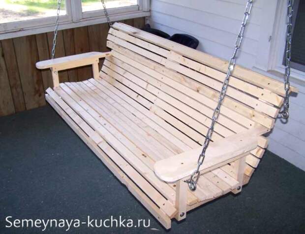 как повесить качели со скамьей