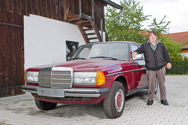 Счастливый владелец новенького 30-летнего Мерседеса 240D, mercedes, mercedes-benz