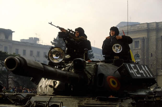 101-TanksinthestreetsofBucharestOnD.jpg 101-TanksinthestreetsofBucharestOnD.jpg