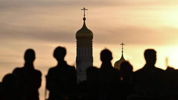 В РПЦ разъяснили, могут ли монахини усыновлять детей