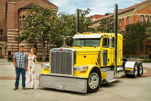 Красивые девушки и тягачи Peterbilt