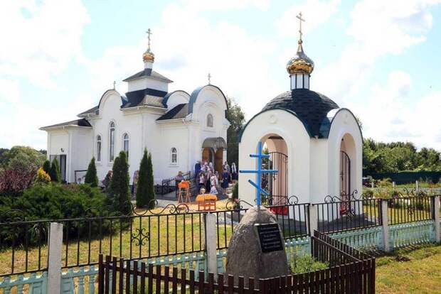 Епископ Серафим совершил чин освящения колоколов и звонницы Петропавловского храма аг. Бацевичи.